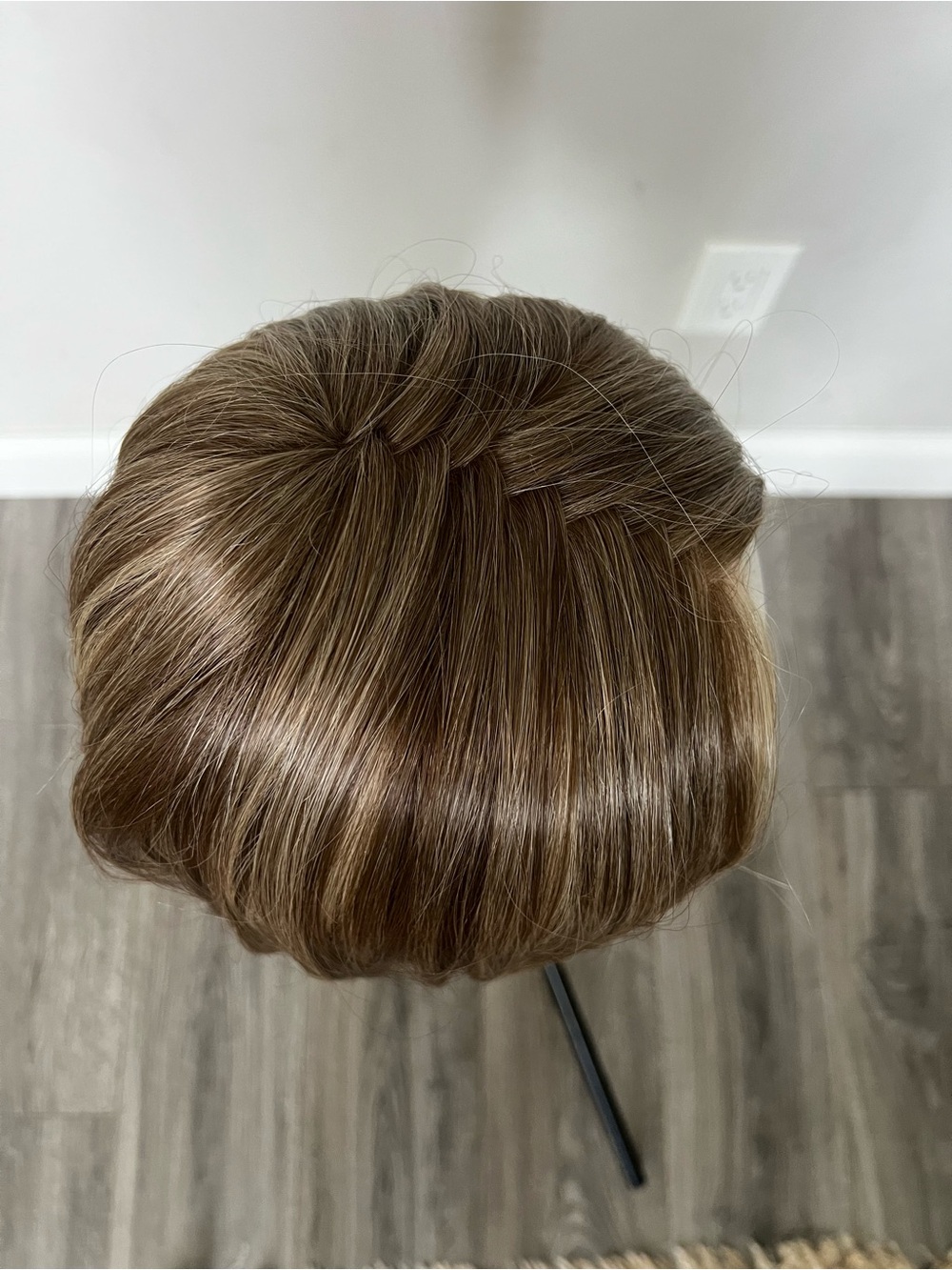 15โ Light Brown with blonde highlights Synthetic Wig - Picture 3 of 16